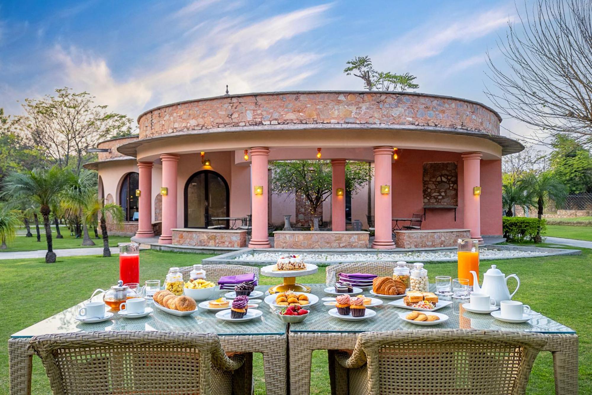 Tree Of Life Resort & Spa Джайпур Екстериор снимка
