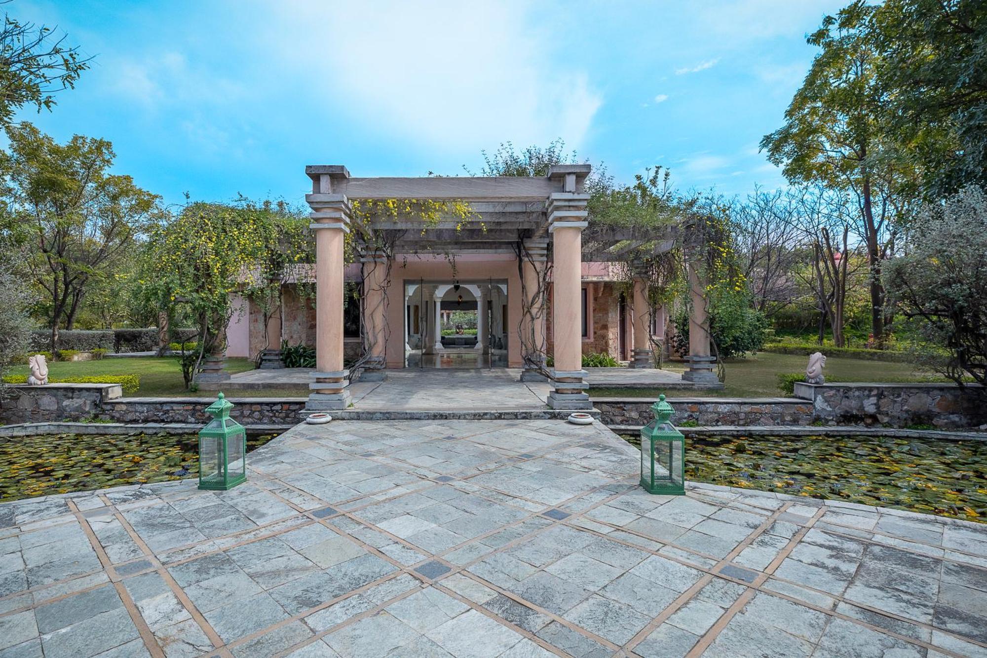 Tree Of Life Resort & Spa Джайпур Екстериор снимка